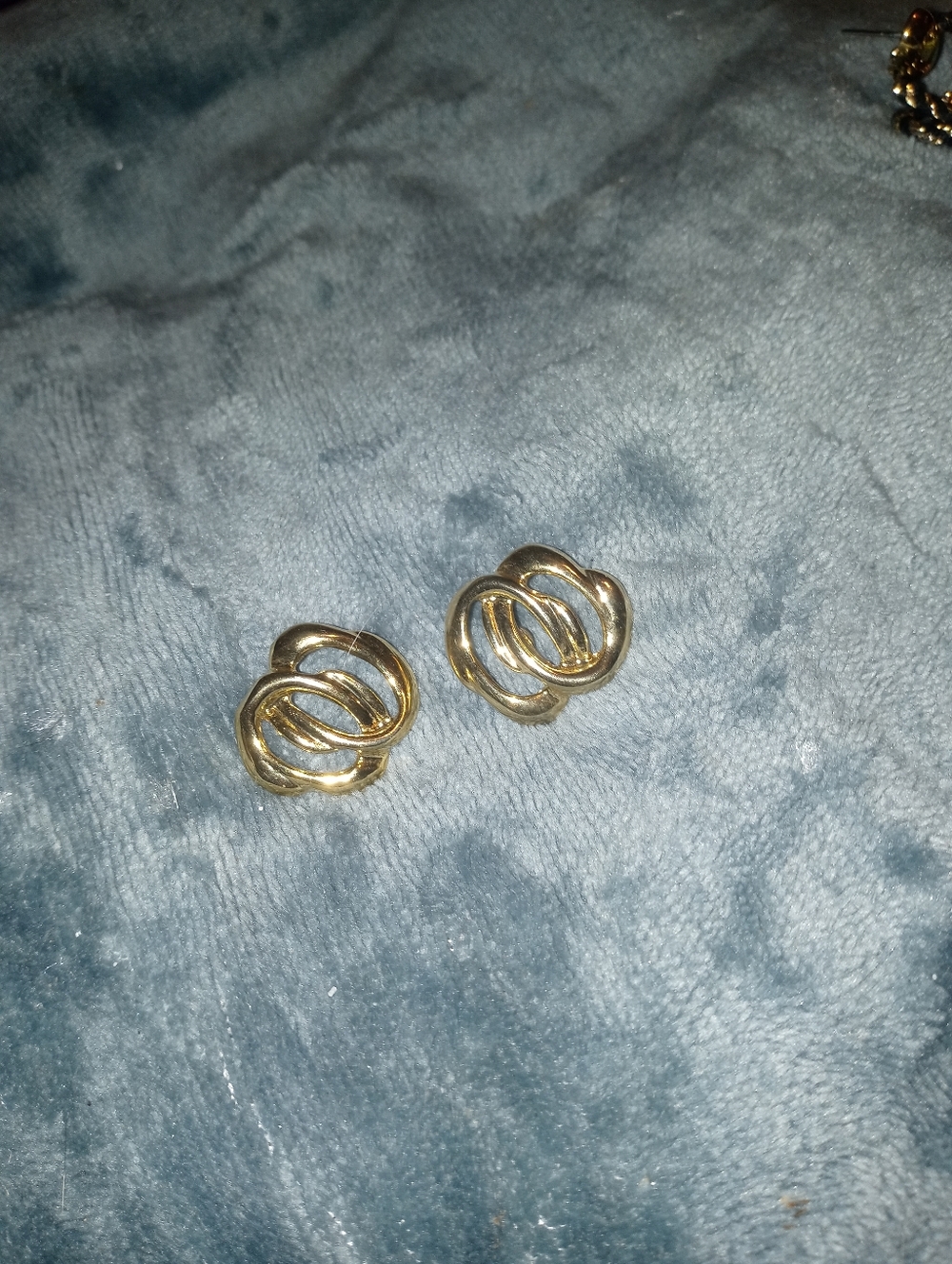 Gold Plated intertwined, three-dimensional swirl Pierced Earrings